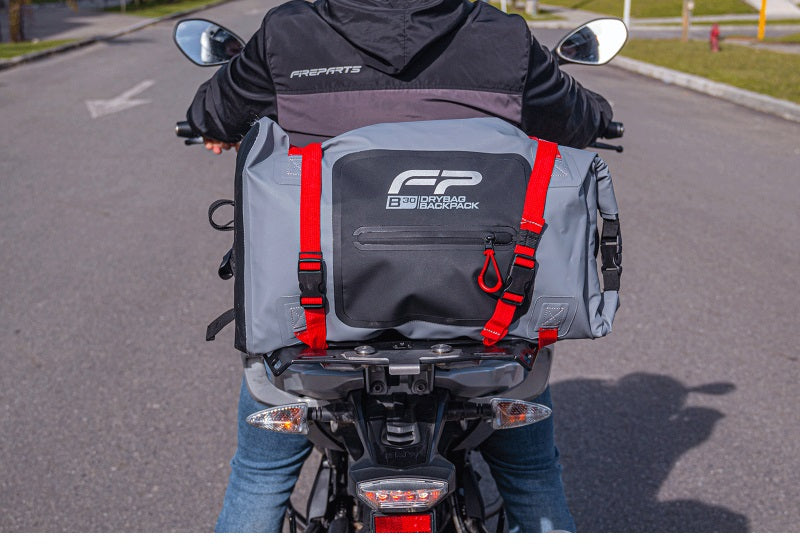 MORRAL FP MOTO DRYPACK B30 NEGRO GRIS DRYBAG BACKPACK FIREPARS