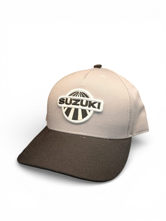 GORRA SUZUKI GRIS NEGRO